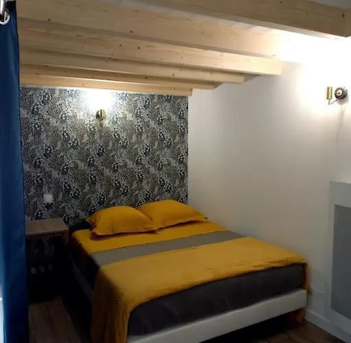 'chez Joseph Et Cie' -8 Mn Du Puy Du Fou *